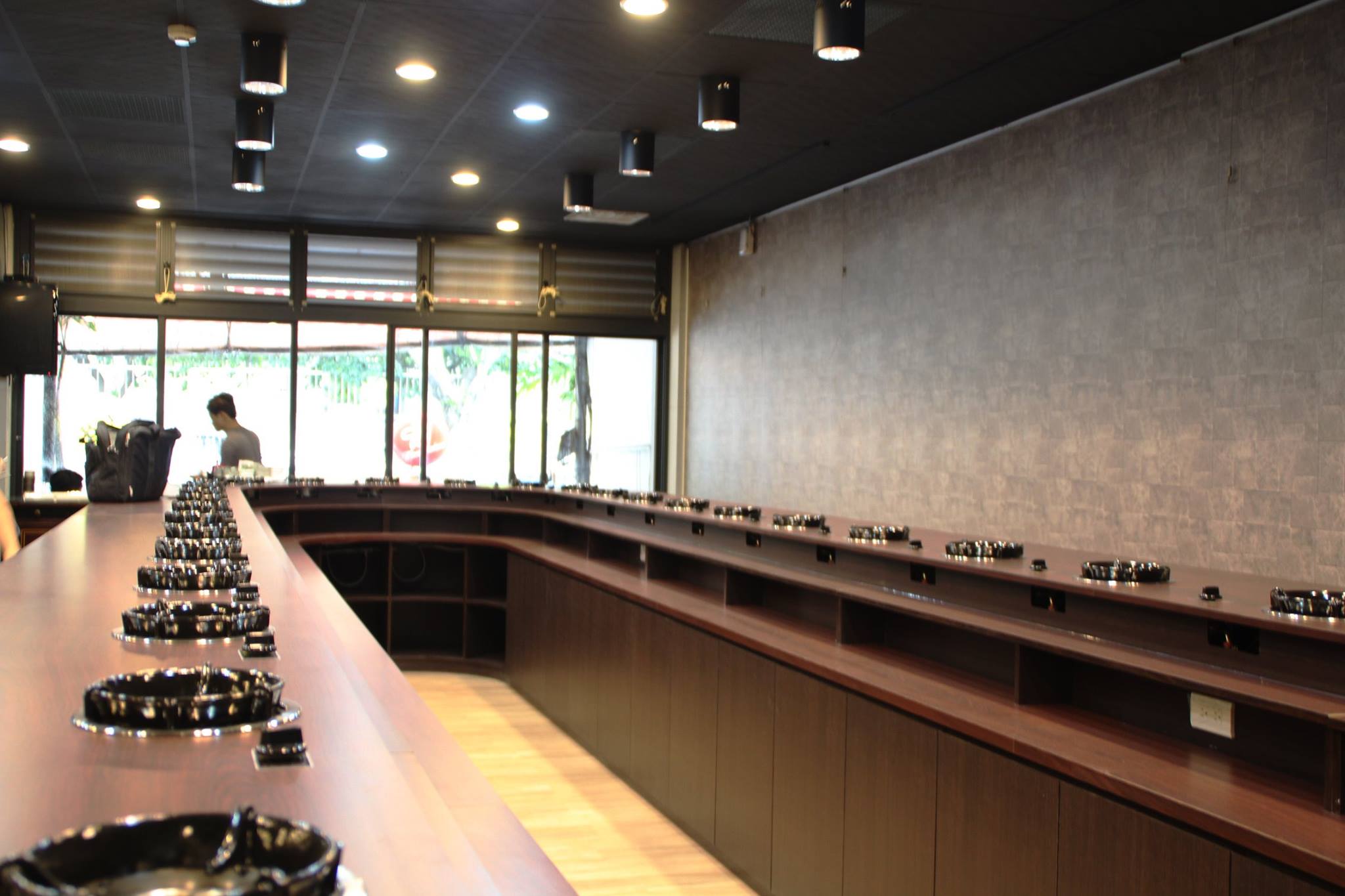 | 火 鍋 店 商 業 空 間 設 計 